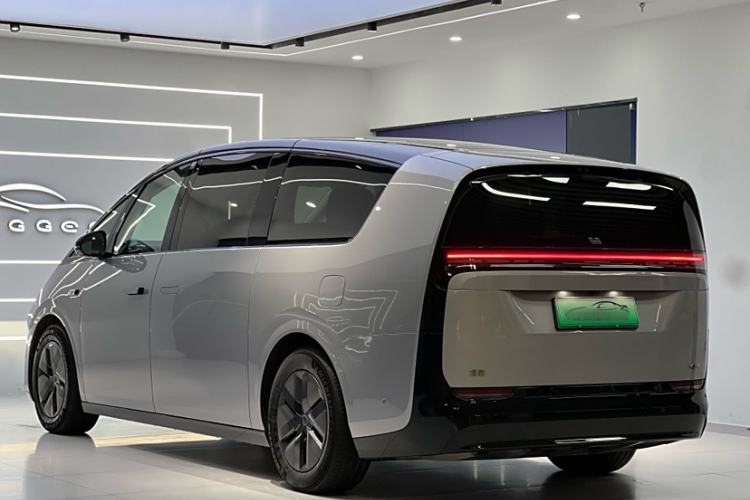 Used Li Auto MEGA 2024 Ultra Model Exterior 6