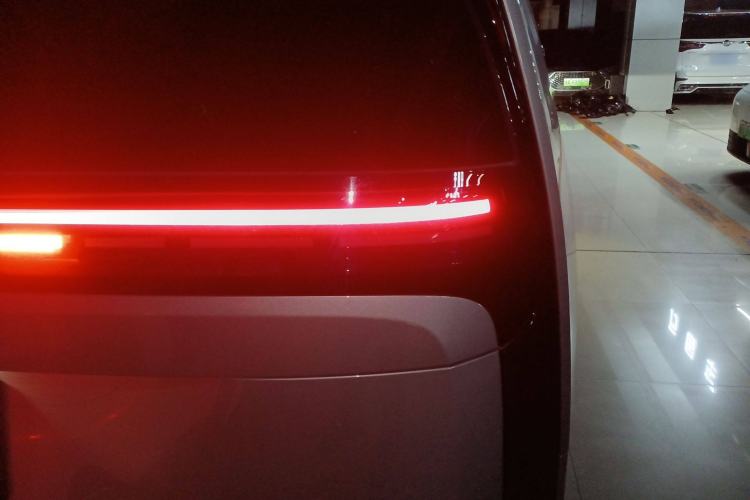 Used Li Auto MEGA 2024 Ultra Model Exterior 6