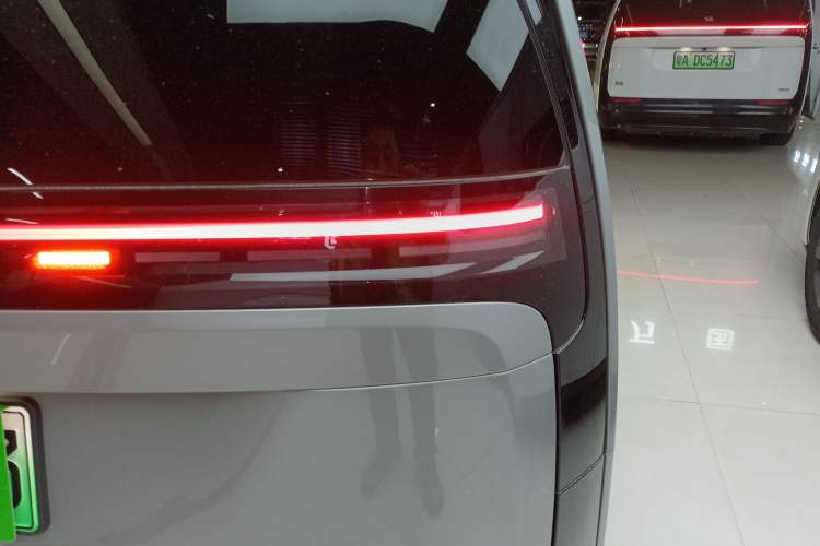 Used Li Auto MEGA 2024 Ultra Model Exterior 6