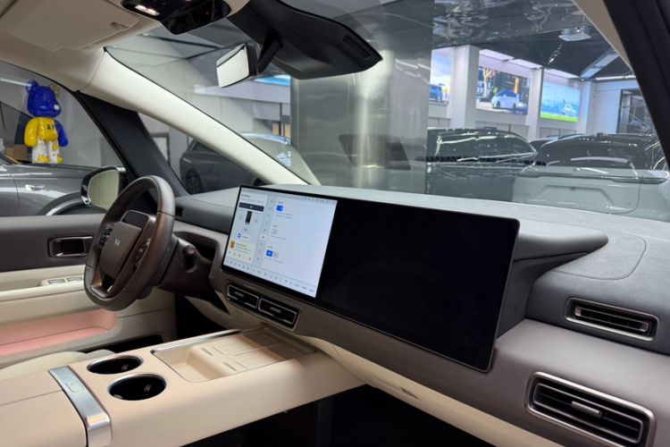 Used Li Auto MEGA 2024 Ultra Model Exterior 6