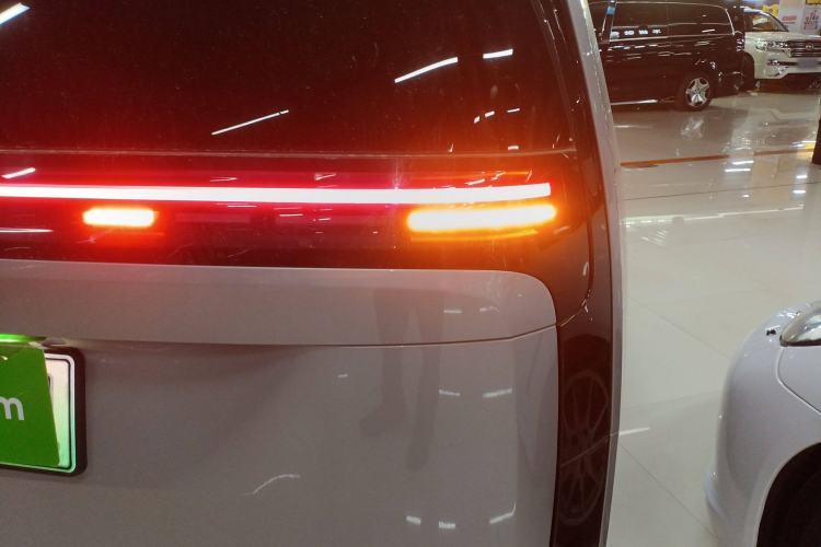 Used Li Auto MEGA 2024 Ultra Model Exterior 6