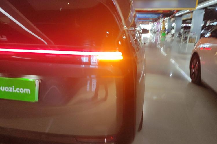 Used Li Auto MEGA 2024 Ultra Model Exterior 6
