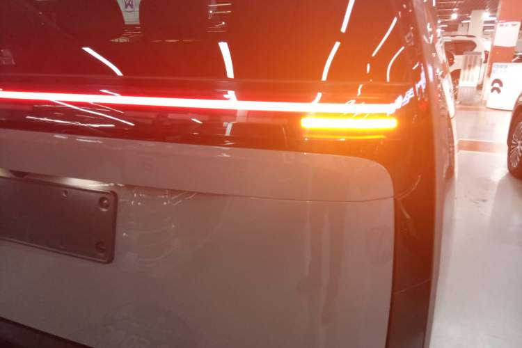 Used Li Auto MEGA 2024 Ultra Model Exterior 6
