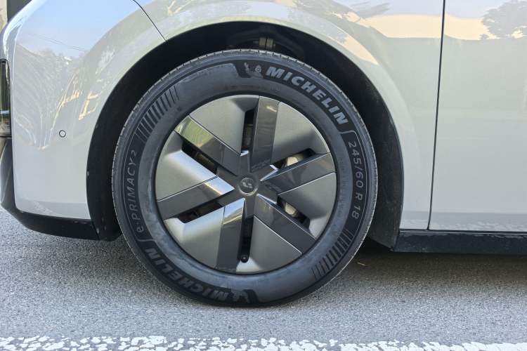 Used Li Auto MEGA 2024 Ultra Model Exterior 8