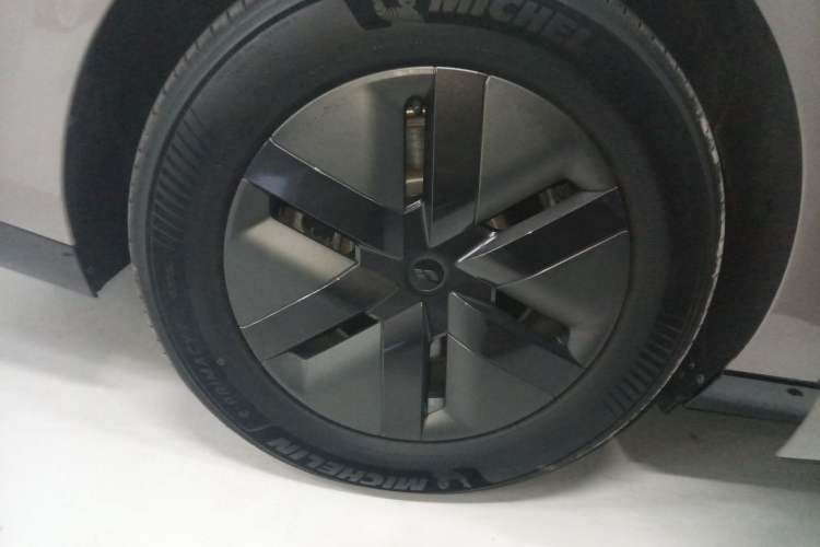 Used Li Auto MEGA 2024 Ultra Model Exterior 8