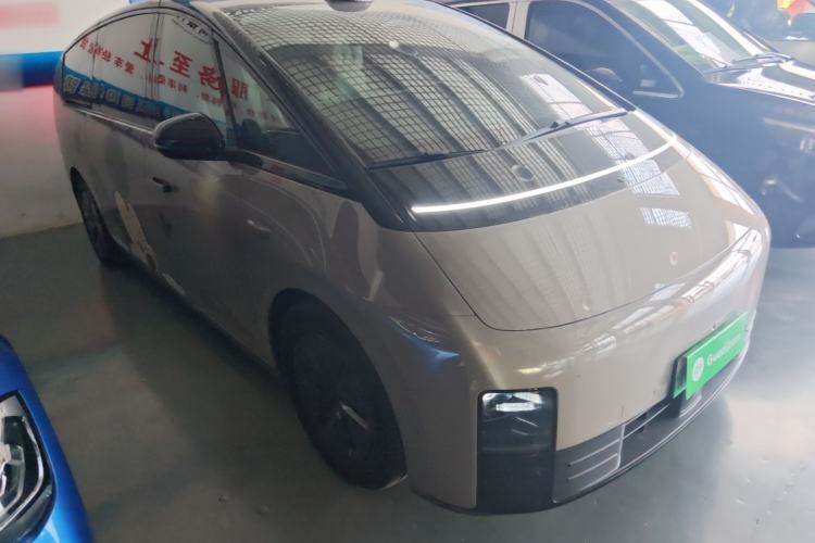 Used Li Auto MEGA 2024 Ultra Model Front Right 45 Deg