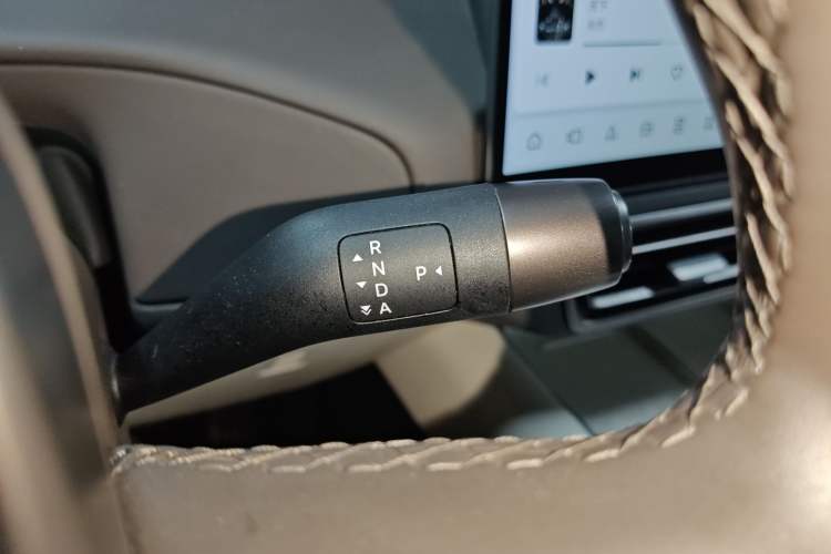 Used Li Auto MEGA 2024 Ultra Model Gear Lever