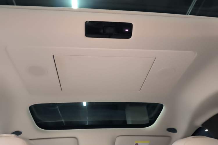 Used Li Auto MEGA 2024 Ultra Model Headliner