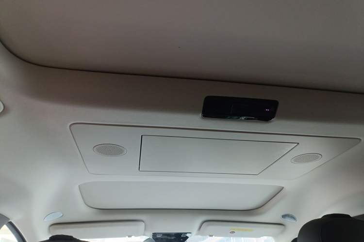 Used Li Auto MEGA 2024 Ultra Model Headliner