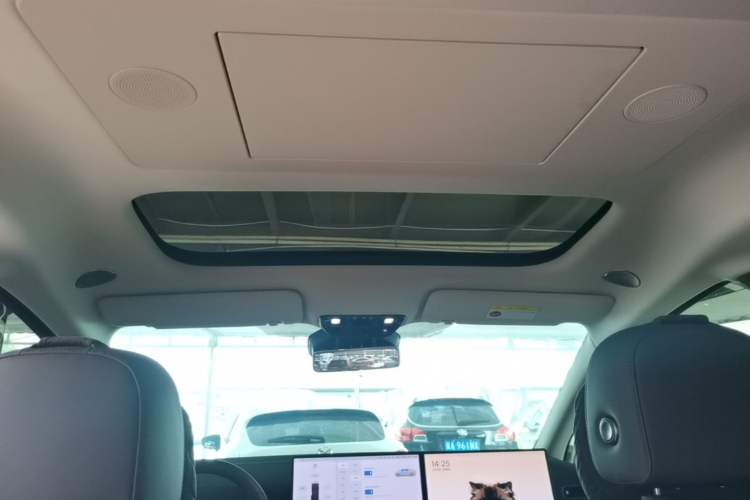 Used Li Auto MEGA 2024 Ultra Model Headliner