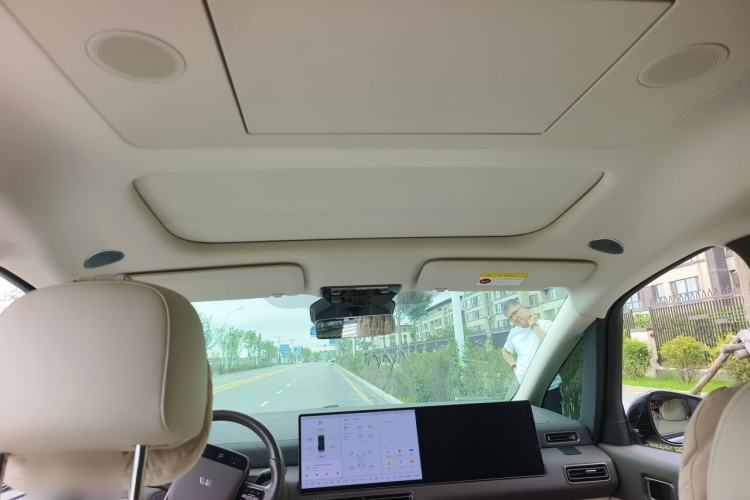 Used Li Auto MEGA 2024 Ultra Model Headliner
