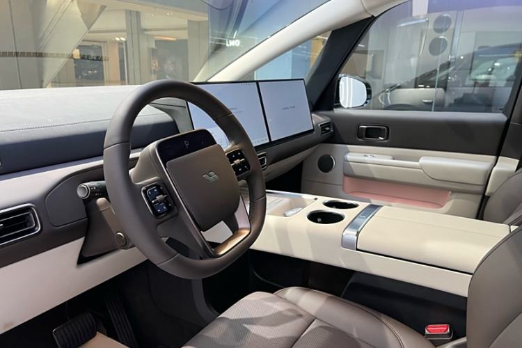 Used Li Auto MEGA 2024 Ultra Model Interior 1