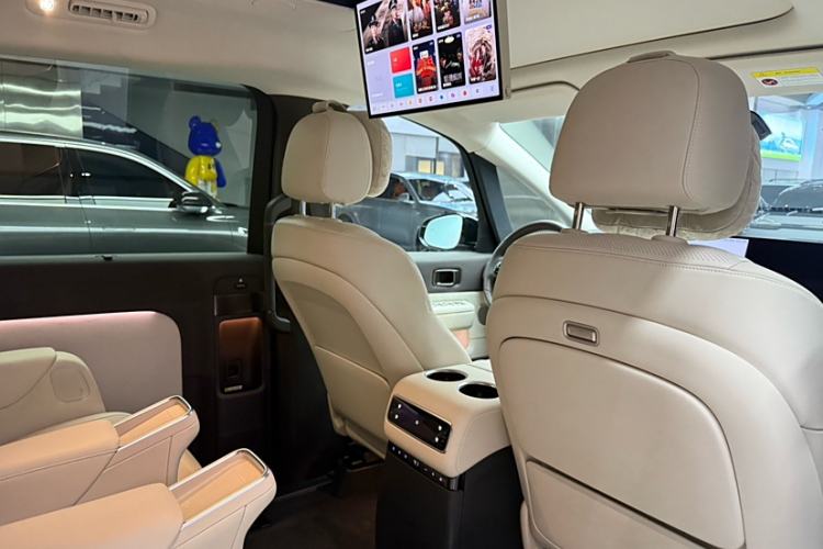 Used Li Auto MEGA 2024 Ultra Model Interior 10