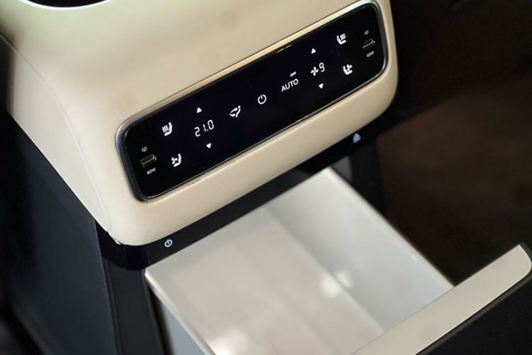 Used Li Auto MEGA 2024 Ultra Model Interior 3