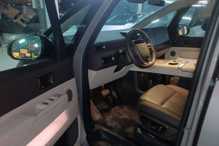 Used Li Auto MEGA 2024 Ultra Model Interior 3
