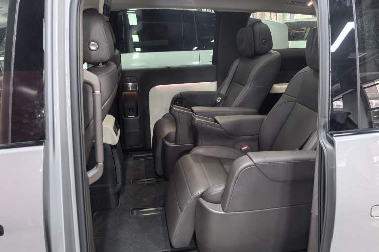 Used Li Auto MEGA 2024 Ultra Model Interior 3