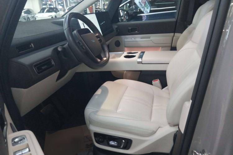 Used Li Auto MEGA 2024 Ultra Model Interior 3