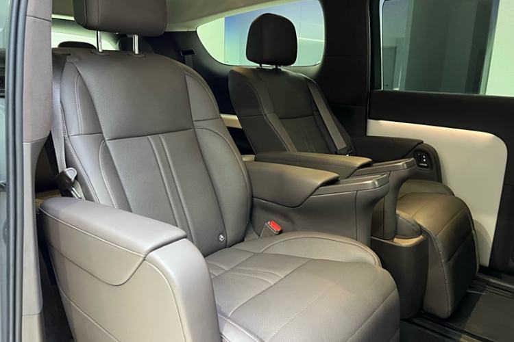 Used Li Auto MEGA 2024 Ultra Model Interior 4