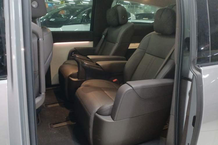 Used Li Auto MEGA 2024 Ultra Model Interior 4