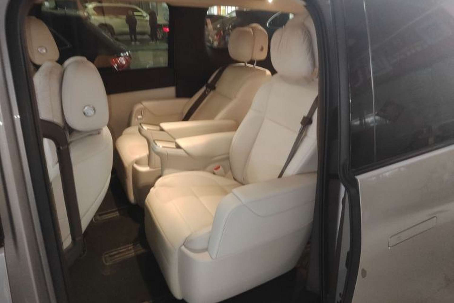 Used Li Auto MEGA 2024 Ultra Model Interior 4