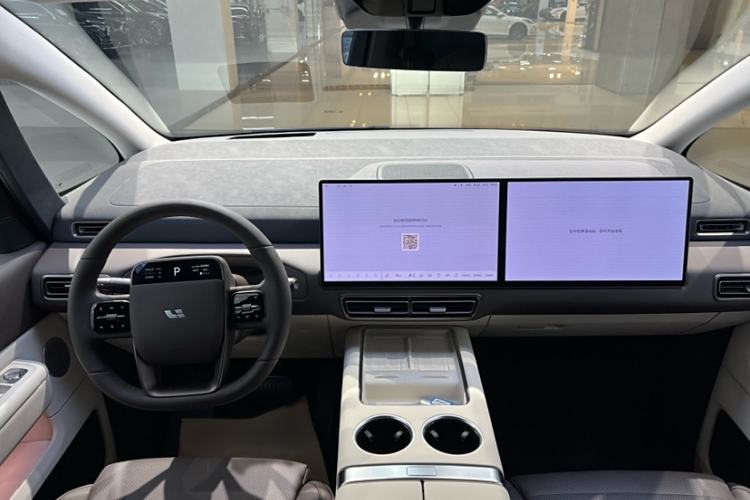 Used Li Auto MEGA 2024 Ultra Model Interior 5