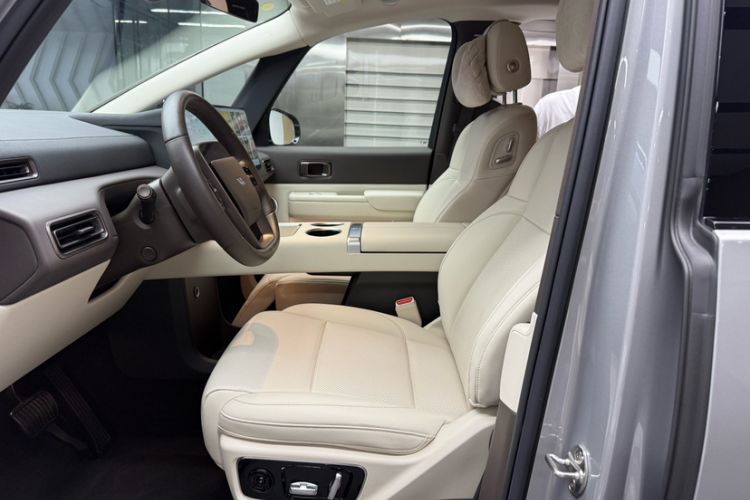 Used Li Auto MEGA 2024 Ultra Model Interior 5