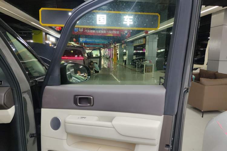Used Li Auto MEGA 2024 Ultra Model Interior 5