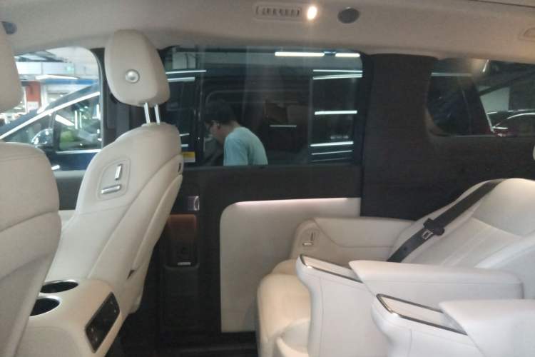 Used Li Auto MEGA 2024 Ultra Model Interior 6
