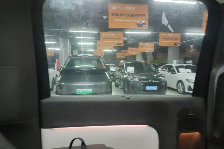 Used Li Auto MEGA 2024 Ultra Model Interior 8