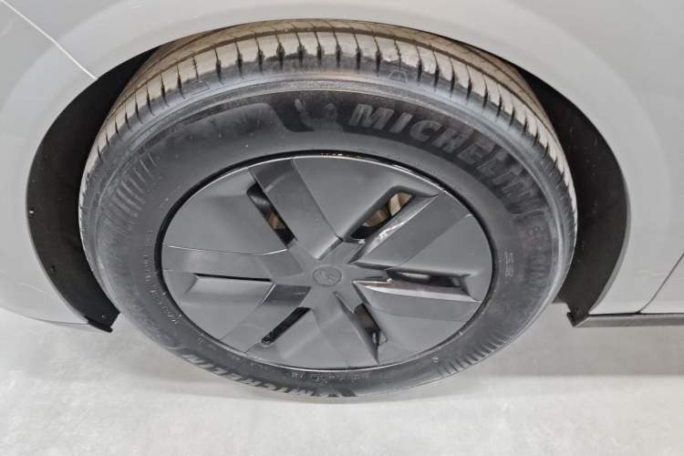 Used Li Auto MEGA 2024 Ultra Model Left Front Wheel Hub