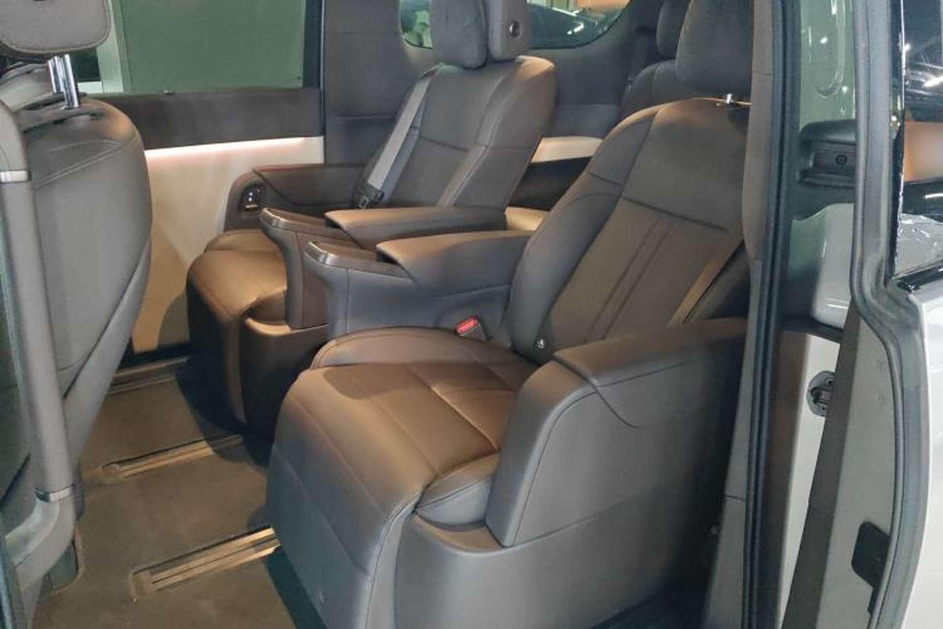 Used Li Auto MEGA 2024 Ultra Model Left Rear Seat