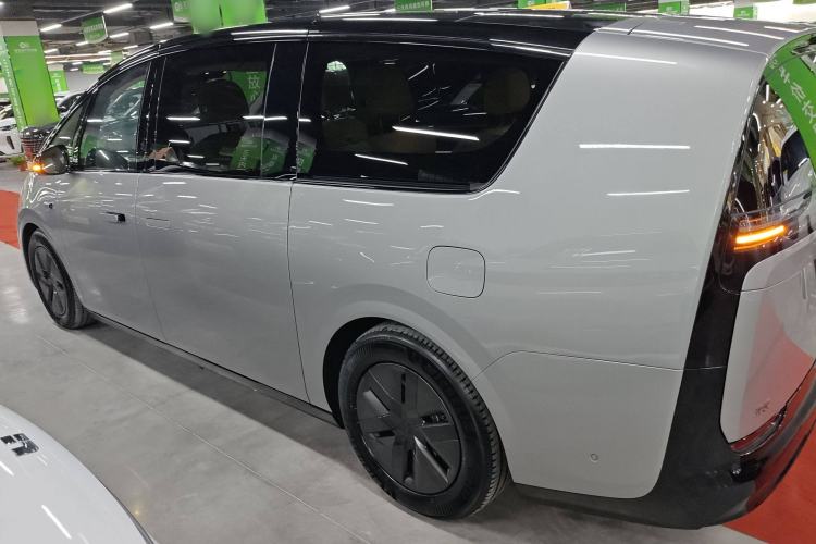 Used Li Auto MEGA 2024 Ultra Model Left Side