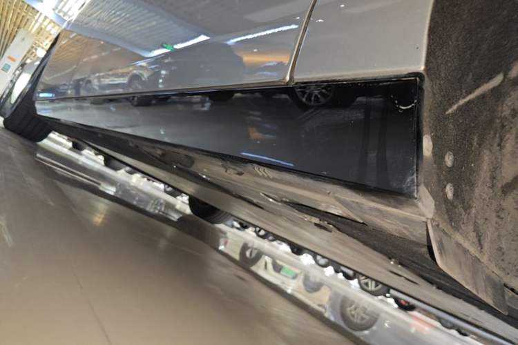 Used Li Auto MEGA 2024 Ultra Model Left Side Sill