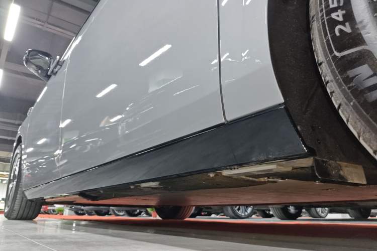 Used Li Auto MEGA 2024 Ultra Model Left Side Sill