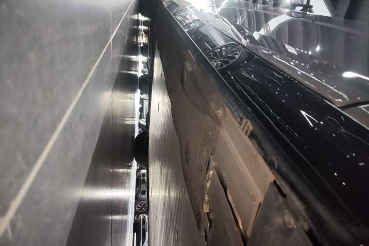 Used Li Auto MEGA 2024 Ultra Model Left Side Sill