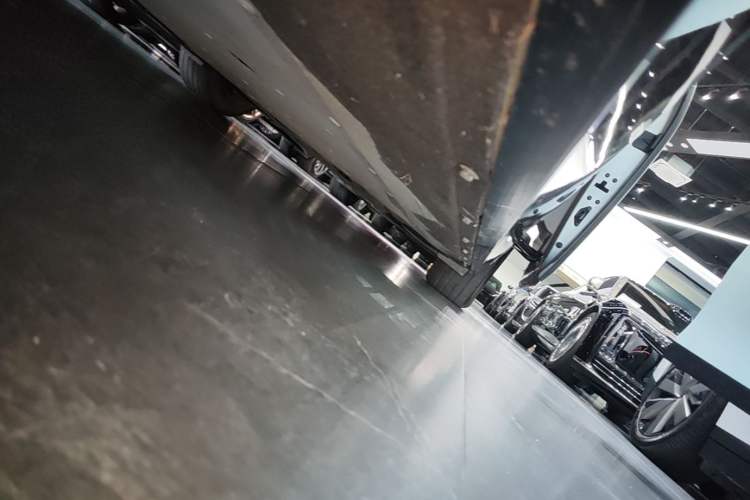 Used Li Auto MEGA 2024 Ultra Model Left Side Sill