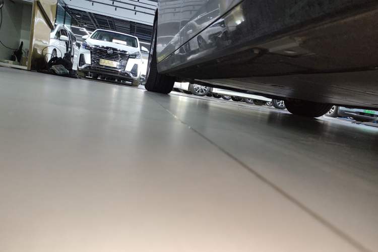 Used Li Auto MEGA 2024 Ultra Model Left Side Sill