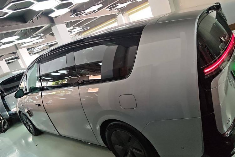 Used Li Auto MEGA 2024 Ultra Model Left Side