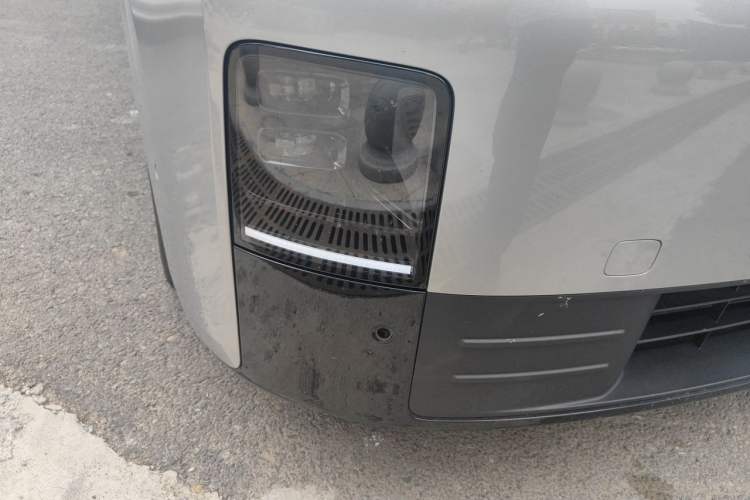 Used Li Auto MEGA 2024 Ultra Model Right Front Headlight