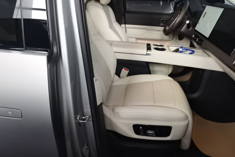 Used Li Auto MEGA 2024 Ultra Model Right Front Seat