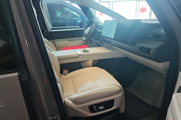 Used Li Auto MEGA 2024 Ultra Model Right Front Seat
