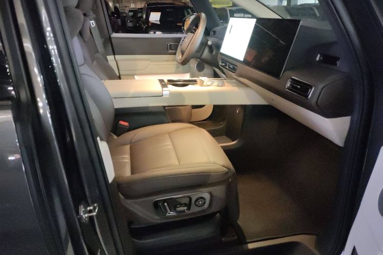 Used Li Auto MEGA 2024 Ultra Model Right Front Seat