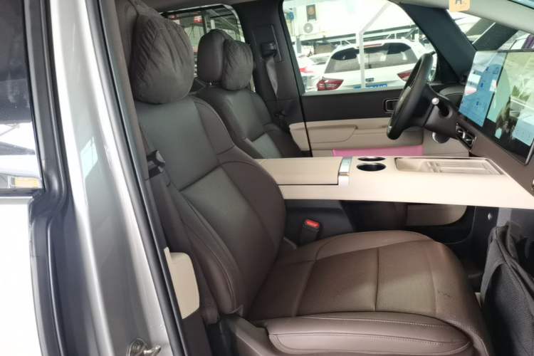 Used Li Auto MEGA 2024 Ultra Model Right Front Seat