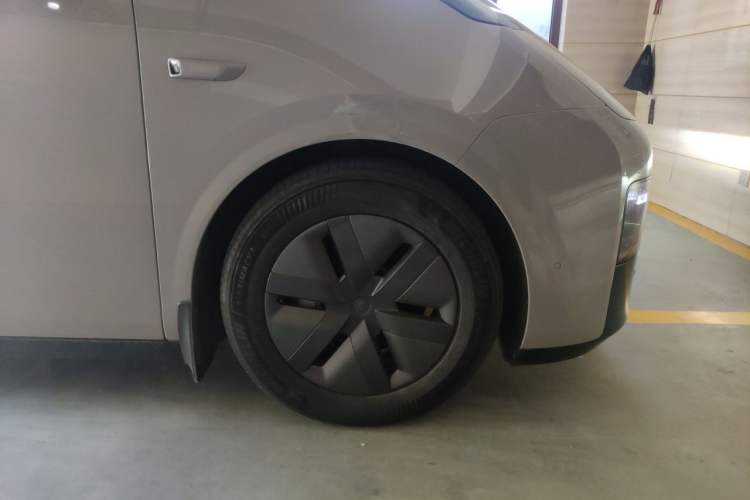 Used Li Auto MEGA 2024 Ultra Model Right Front Wheel Hub