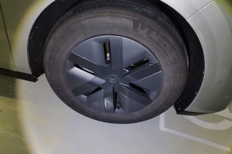 Used Li Auto MEGA 2024 Ultra Model Right Front Wheel Hub