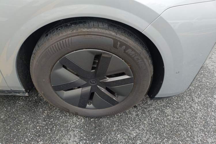 Used Li Auto MEGA 2024 Ultra Model Right Front Wheel Hub