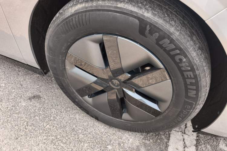 Used Li Auto MEGA 2024 Ultra Model Right Front Wheel Hub