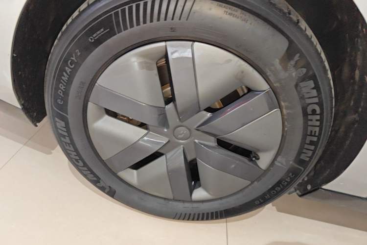 Used Li Auto MEGA 2024 Ultra Model Right Rear Wheel Hub