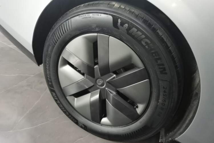 Used Li Auto MEGA 2024 Ultra Model Right Rear Wheel Hub