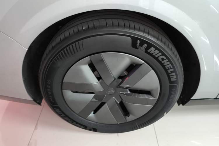 Used Li Auto MEGA 2024 Ultra Model Right Rear Wheel Hub